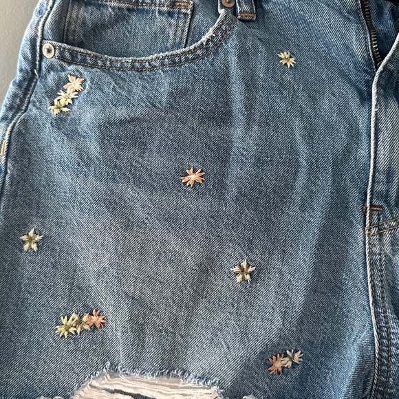American Eagle Embroidered Distressed Floral Jean Hi Rise Shortie Shorts 12 - Picture 2 of 10